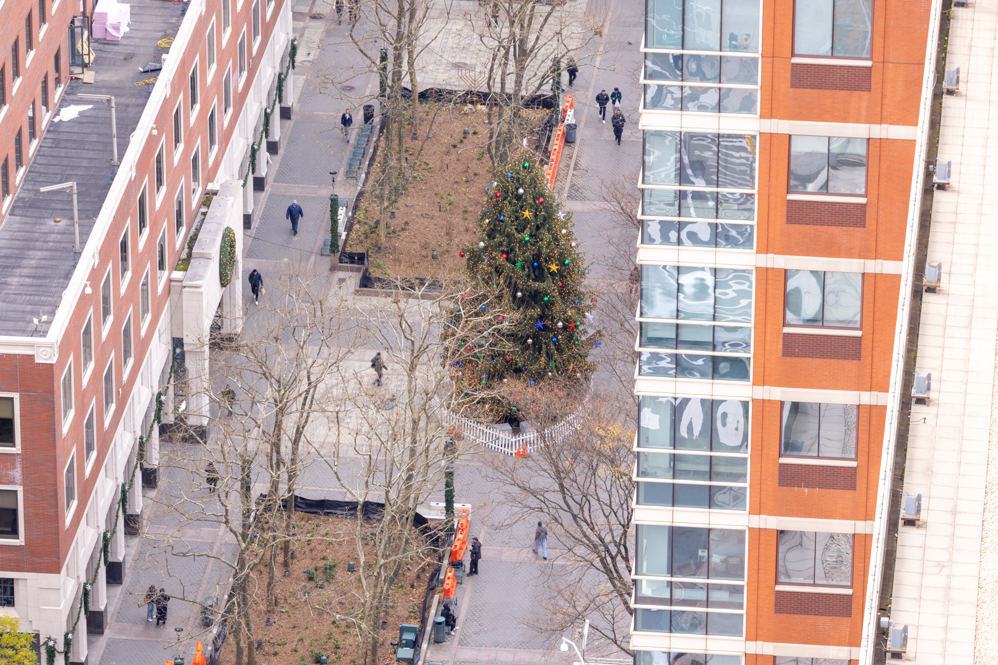 A Christmas tree at Brooklyn Commons photographed at 200mm
